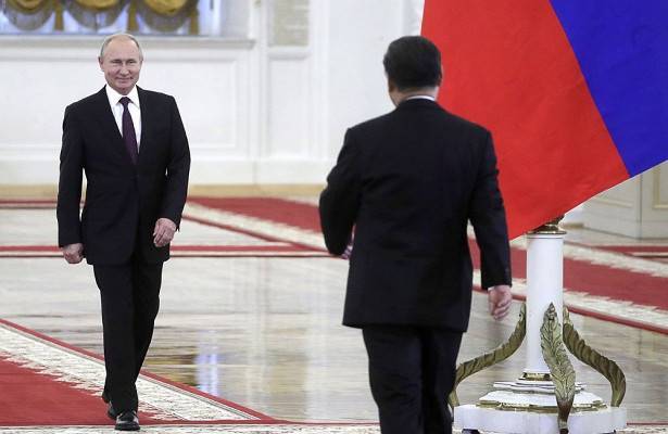 Путин в Большом театре назвал Китай самым крупным партнером России