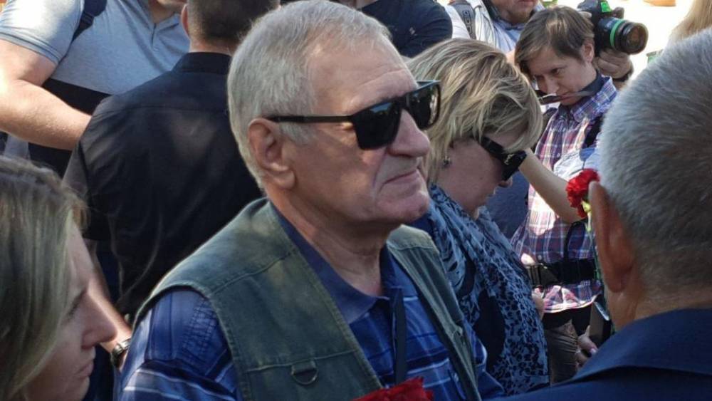 Дедушка убитого спецназовца ГРУ на похоронах: "Внук решил сам пойти по моим стопам"