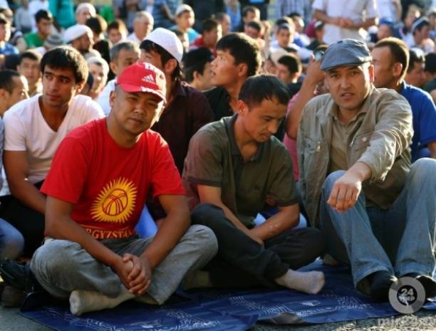 Более 100 тысяч киргизов воспользовались миграционной амнистией правительства России