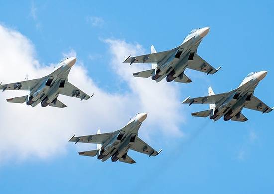 Экипажи ВКС России покажут авиашоу в небе над Севастополем