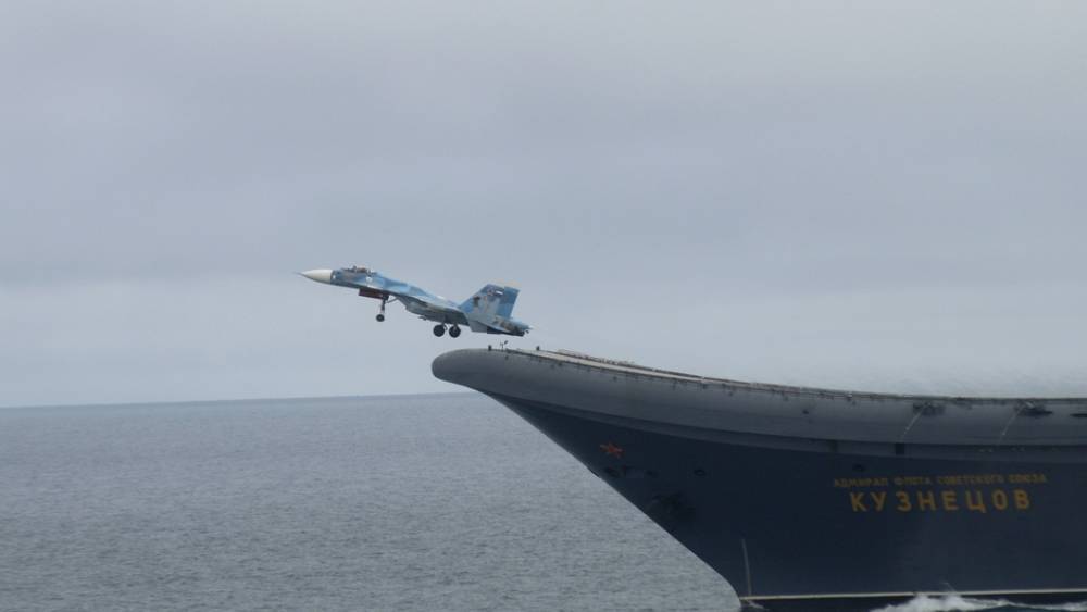 Вопреки слухам о списании: Названы сроки модернизации крейсера "Адмирал Кузнецов"