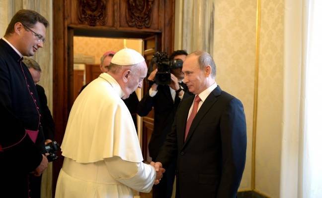 Песков подтвердил подготовку поездки Путина в Ватикан