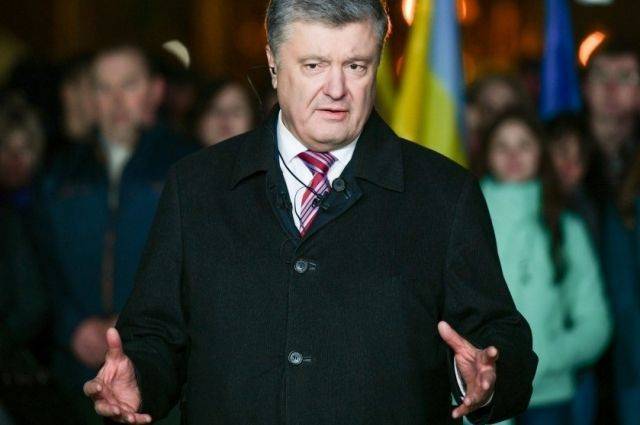 Порошенко призвал Зеленского объяснить его намерение снять блокаду Донбасса