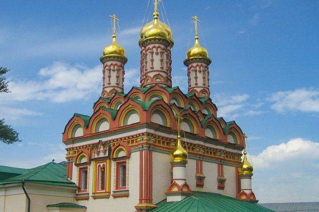 В Москве завершили реставрацию купола и фасада храма Николая Чудотворца