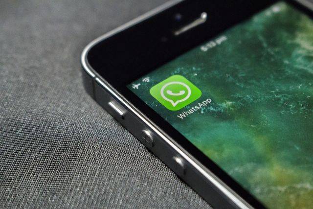 Пользователи пожаловались на падение WhatsApp