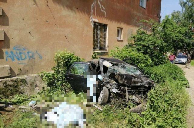 В Иваново автомобиль протаранил жилой дом