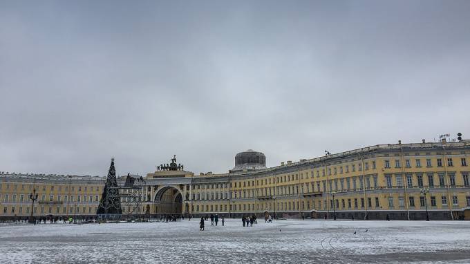 Перед Новым годом Дворцовую площадь украсит дворец изо льда