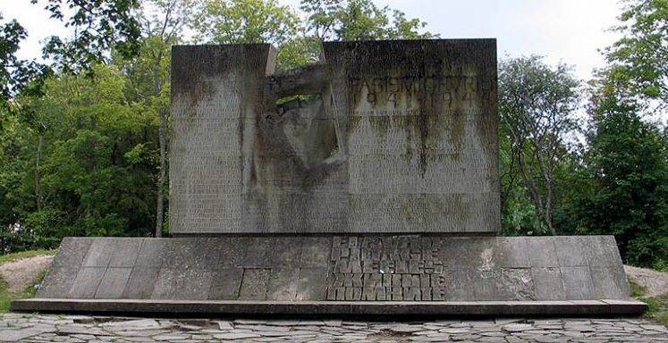 Эстонская полиция оскандалилась своим отношением к памятнику жертвам фашизма