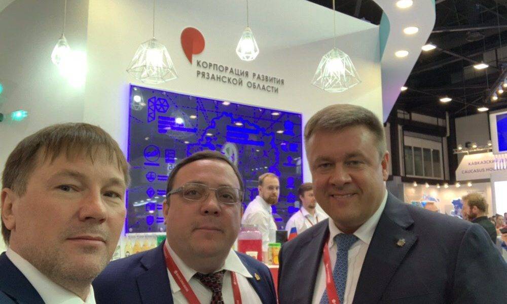 Рязанский губернатор опубликовал селфи с экономического форума в Петербурге