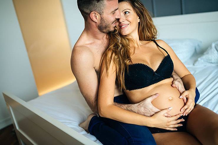 Секс и беременность: 4 удобные позы, в которых всем хорошо