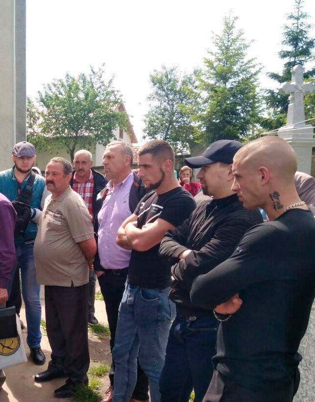 В Товтрах на Буковине в день праздника Вознесения Господня продолжается противостояние за храм УПЦ