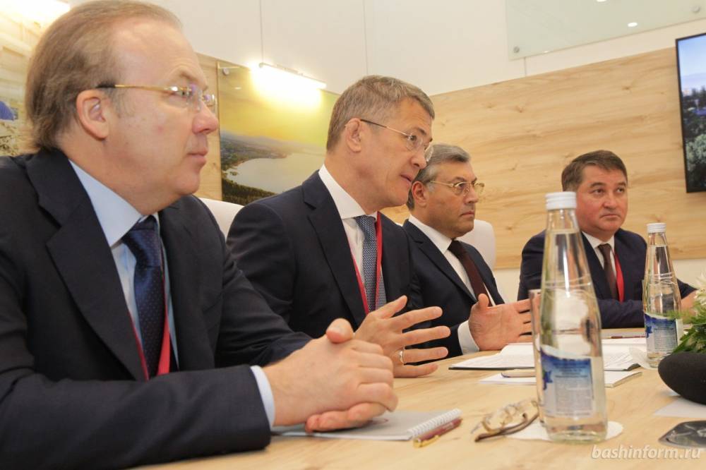 Башкирия и Ростелеком подписали соглашение о внедрении умных технологий в пяти городах