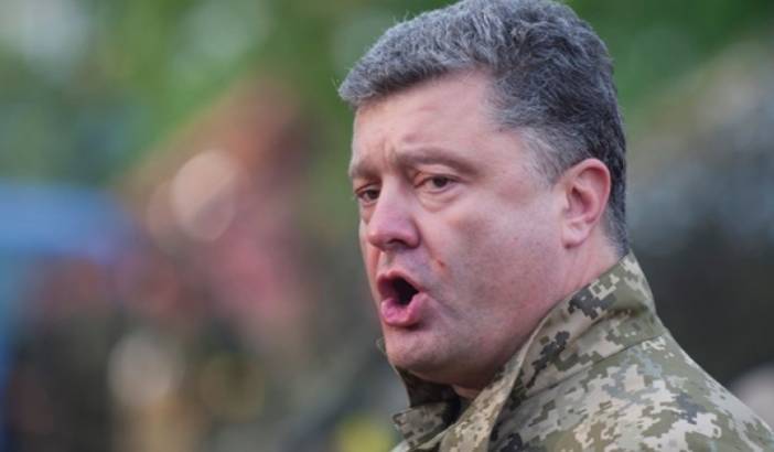 Порошенко все еще считает себя главковерхом и диктует условия режима тишины на Донбассе