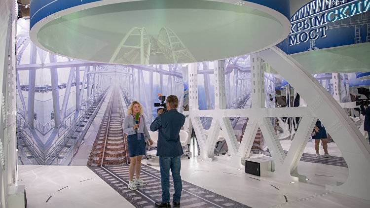 Технологии строительства Крымского моста представили на форуме в Петербурге