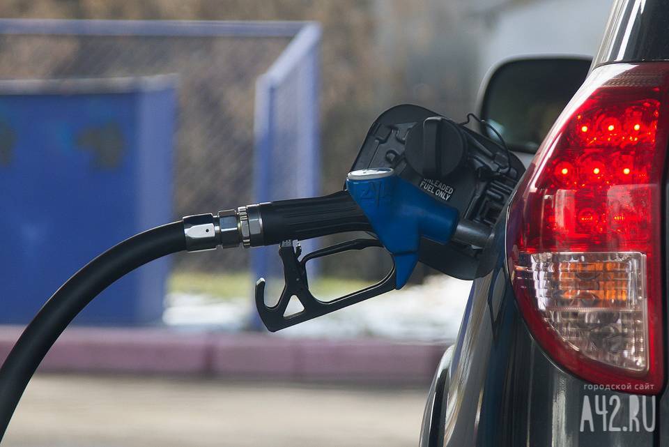 Росстат: цены на бензин увеличились на 18 копеек за литр