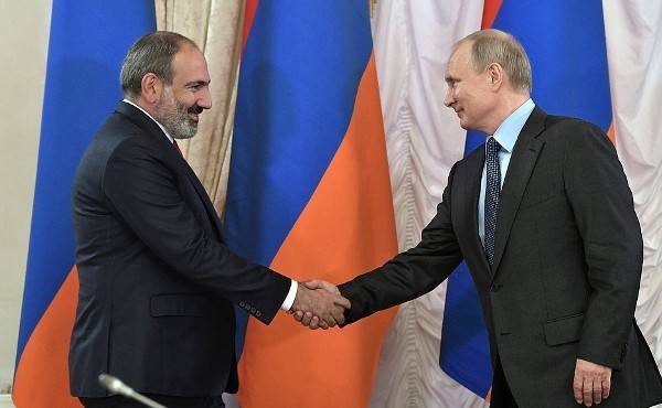 Путин: Нет необходимости характеризовать отношения между Россией и Арменией