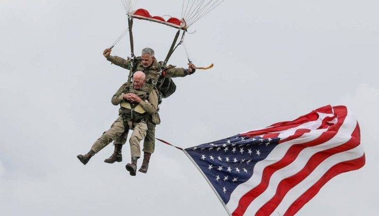 75 годовщина высадки союзников в Нормандии | 97-летний ветеран еще раз прыгнул с парашютом