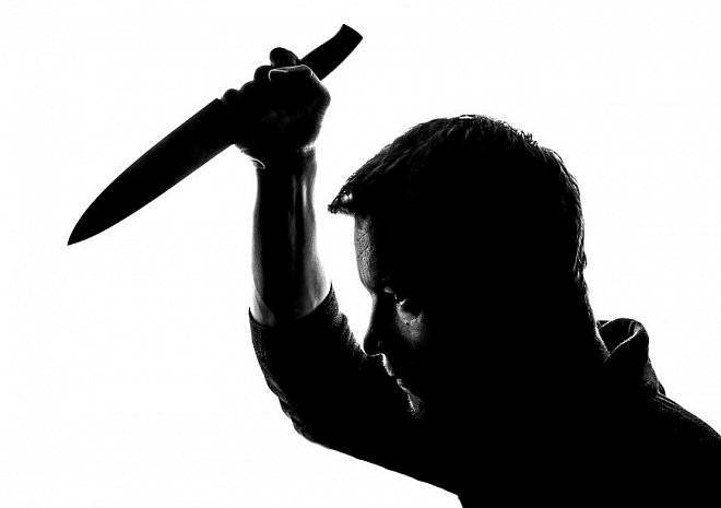 В Пронском районе осудили ревнивца, ударившего возлюбленную ножом в спину