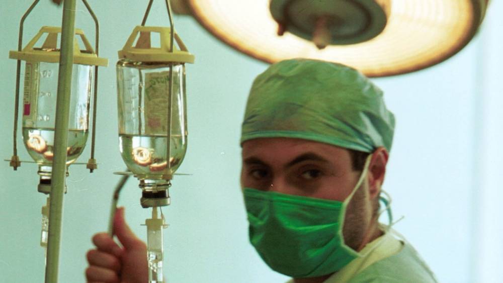 Опухоли и… резиновая трубка: Пациентка рассказала об оставленном после операции у "доктора Франкенштейн" "подарке"
