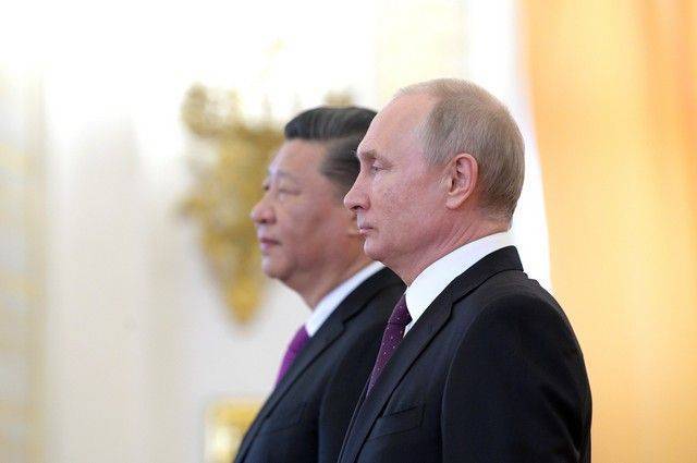 Путин и Си Цзиньпин совершили речную прогулку по Санкт-Петербургу