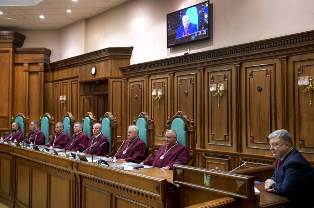 В угоду коррупционерам: Конституционный Суд Украины узаконил расхищения средств госпредприятий