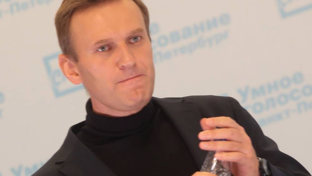 "Пытается сохранить лицо": Навальный поглумился над проблемами со здоровьем беременной Симоньян