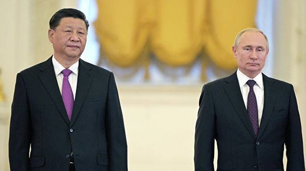 Путин и Си Цзиньпин совершили речную прогулку по Петербургу