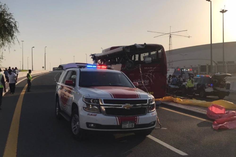 В Дубае туристический автобус попал в аварию, погибли не меньше 17 человек