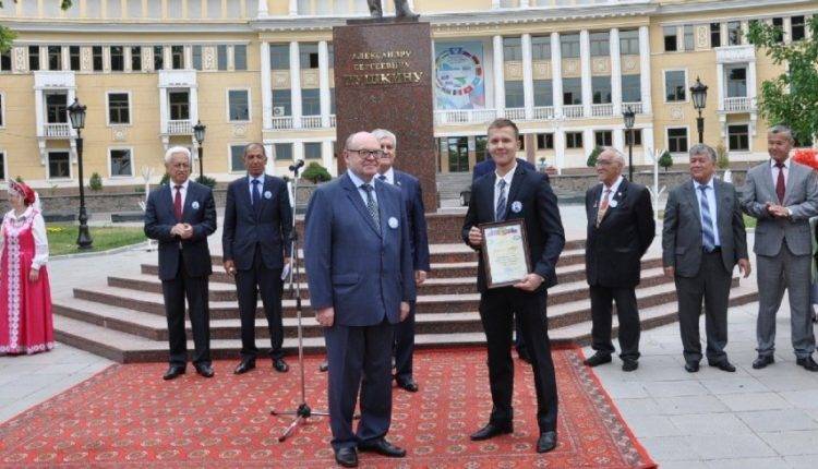 В Ташкенте прошла поэтическая акция в честь 220-летия Пушкина