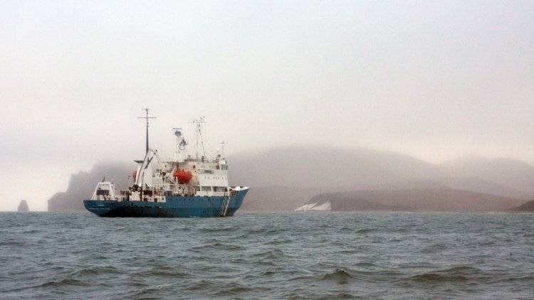 Маломерное судно потерпело крушение у берегов Владивостока