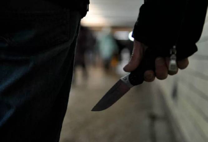 В Уфе 30-летний мужчина совершил разбойное нападение с ножом