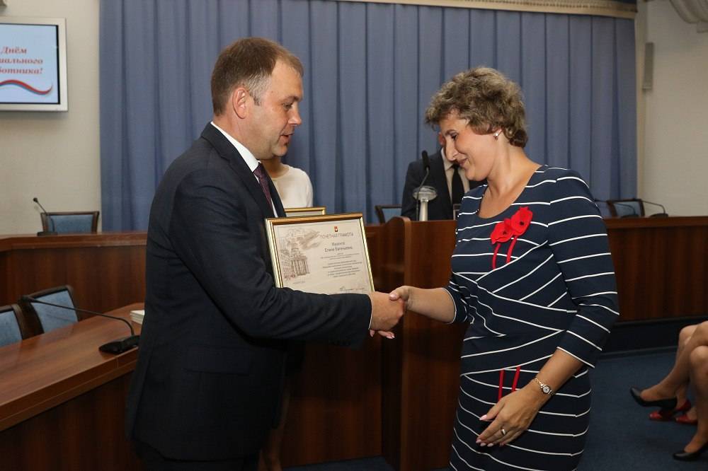 Илья Середюк вручил награды лучшим социальным работникам