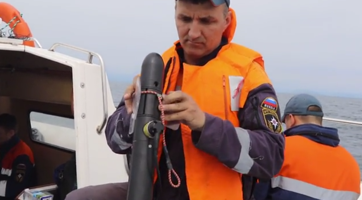 Видео: поисковая операция МЧС во Владивостоке, где затонул пассажирский катер
