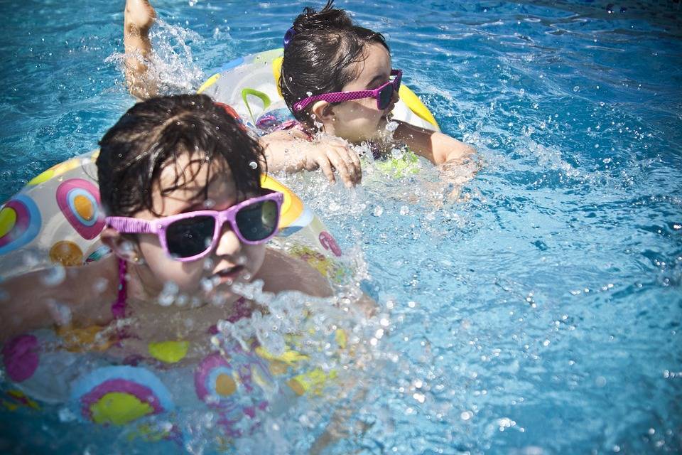 Вниманию родителей: купание детей без сопровождения взрослых может быть опасно!