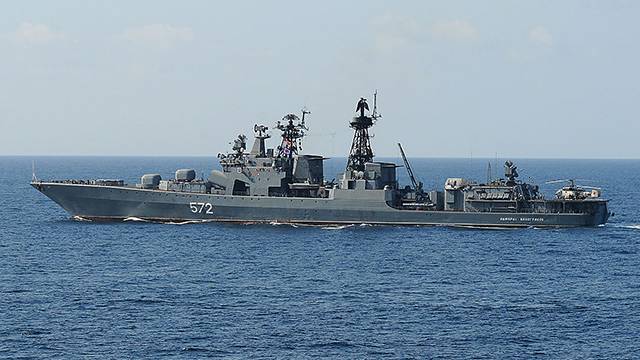 Ракетный крейсер США прошел в 50 метрах от "Адмирала Виноградова" в Восточно-Китайском море