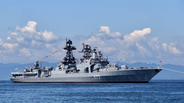 Крейсер ВМС США внезапно пересек курс российского эсминца «Адмирал Виноградов»