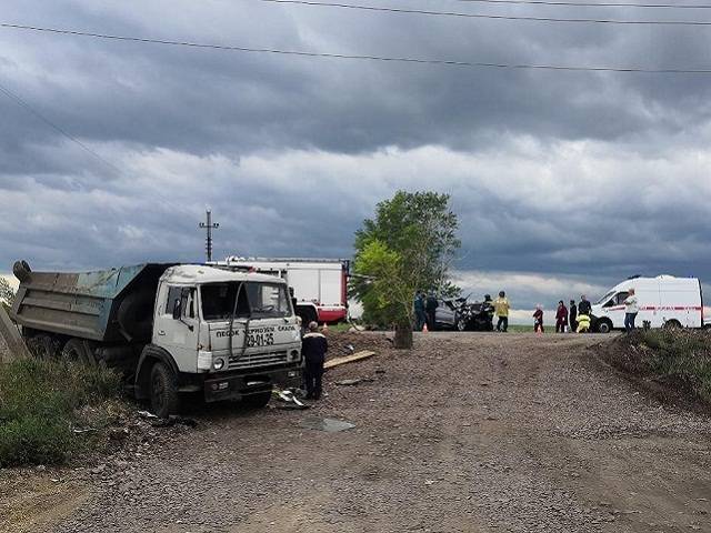 На Южном Урале водитель кроссовера погиб, протаранив «КамАЗ»