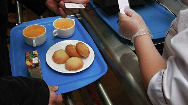 В Сургуте чиновников будут кормить школьными обедами ради экономии