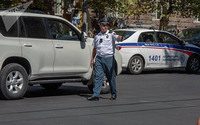 Дорожная полиция Армении с 2020 года не будет "питаться" штрафами: министр о новом проекте