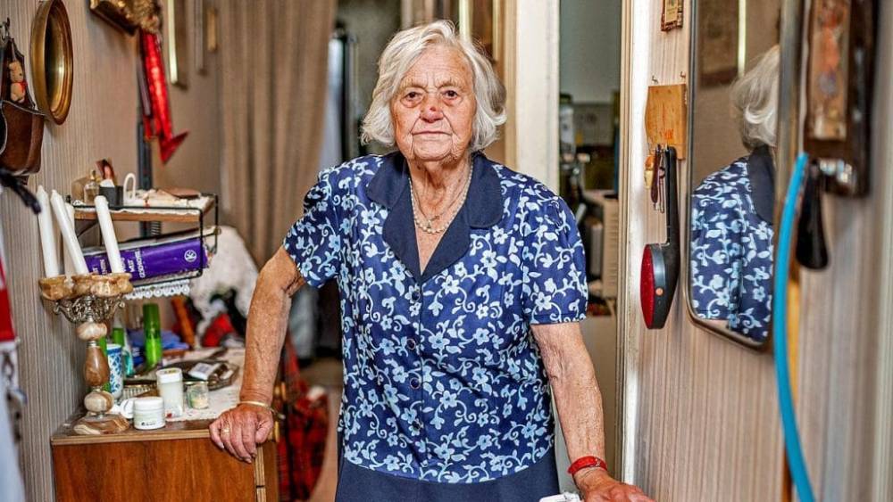 Немецкая жизнь: 93-летняя пенсионерка вынуждена собирать бутылки