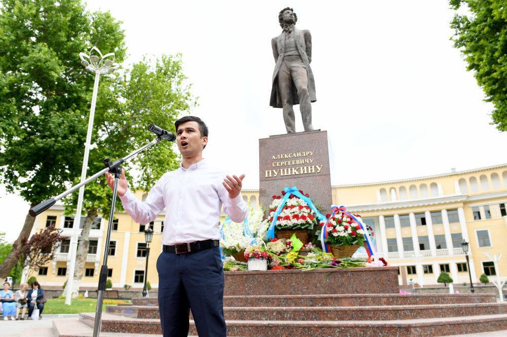 Узбекистан отмечает 220-летие Александра Пушкина | Вести.UZ