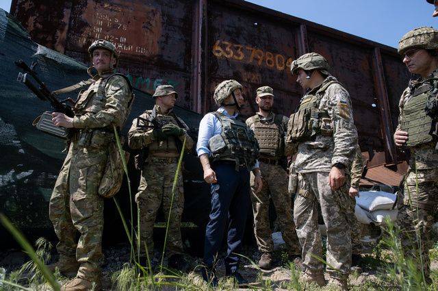 Зеленский пригрозил ВСУ в связи с обстрелами в Донбассе