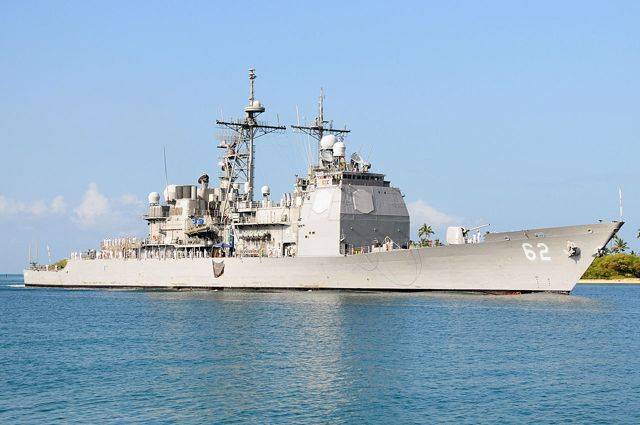В Восточно-Китайском море крейсер США чуть не столкнулся с кораблем РФ