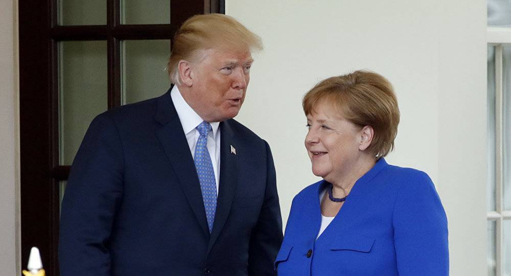 Меркель высмеяла настойчивость Трампа в вопросе оборонных расходов Германии