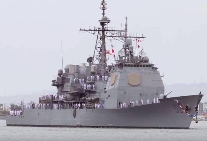 Крейсер ВМС США подрезал корабль ВМФ России в Восточно-Китайском море