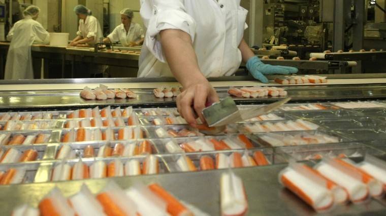 «Ничего общего с&nbsp;морепродуктами»: Росконтроль проверил крабовые палочки