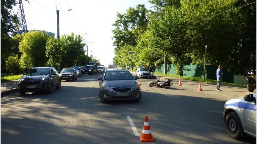 В Кирове иномарка сбила девушку на мотоцикле