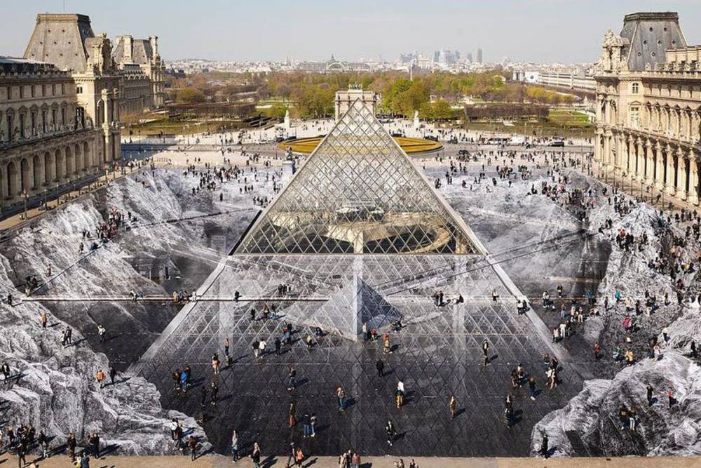 На территории Лувра появилась масштабная оптическая иллюзия - art-news.com.ua - Париж