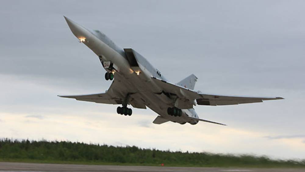 Это абсолютно новый "убийца авианосцев": Военный эксперт о сюрпризах бомбардировщика Ту-22М3М для ВМФ США
