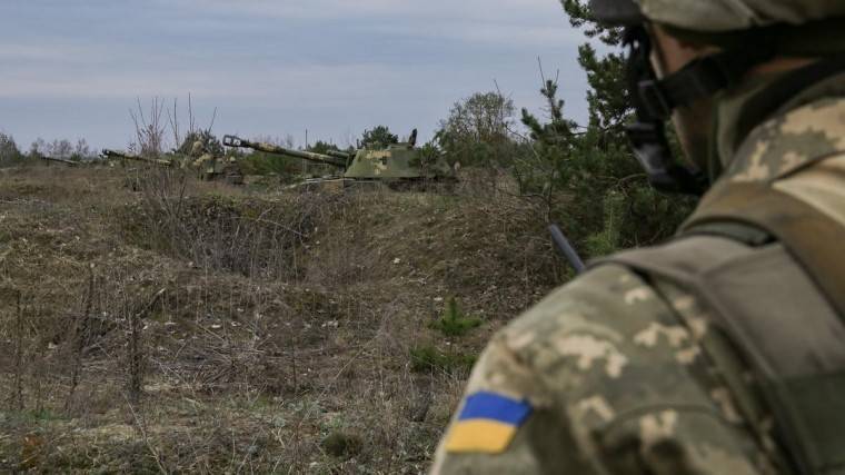 Зеленский: Украина будет «отвечать жестко» на&nbsp;обстрелы своих военных в&nbsp;Донбассе